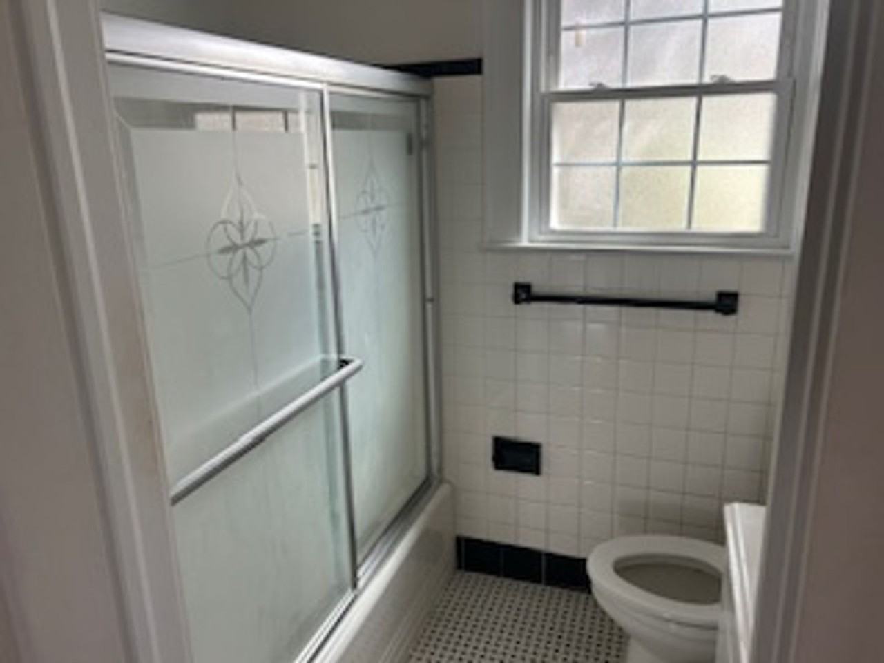 648 E College Ave - Photo 4 of 9