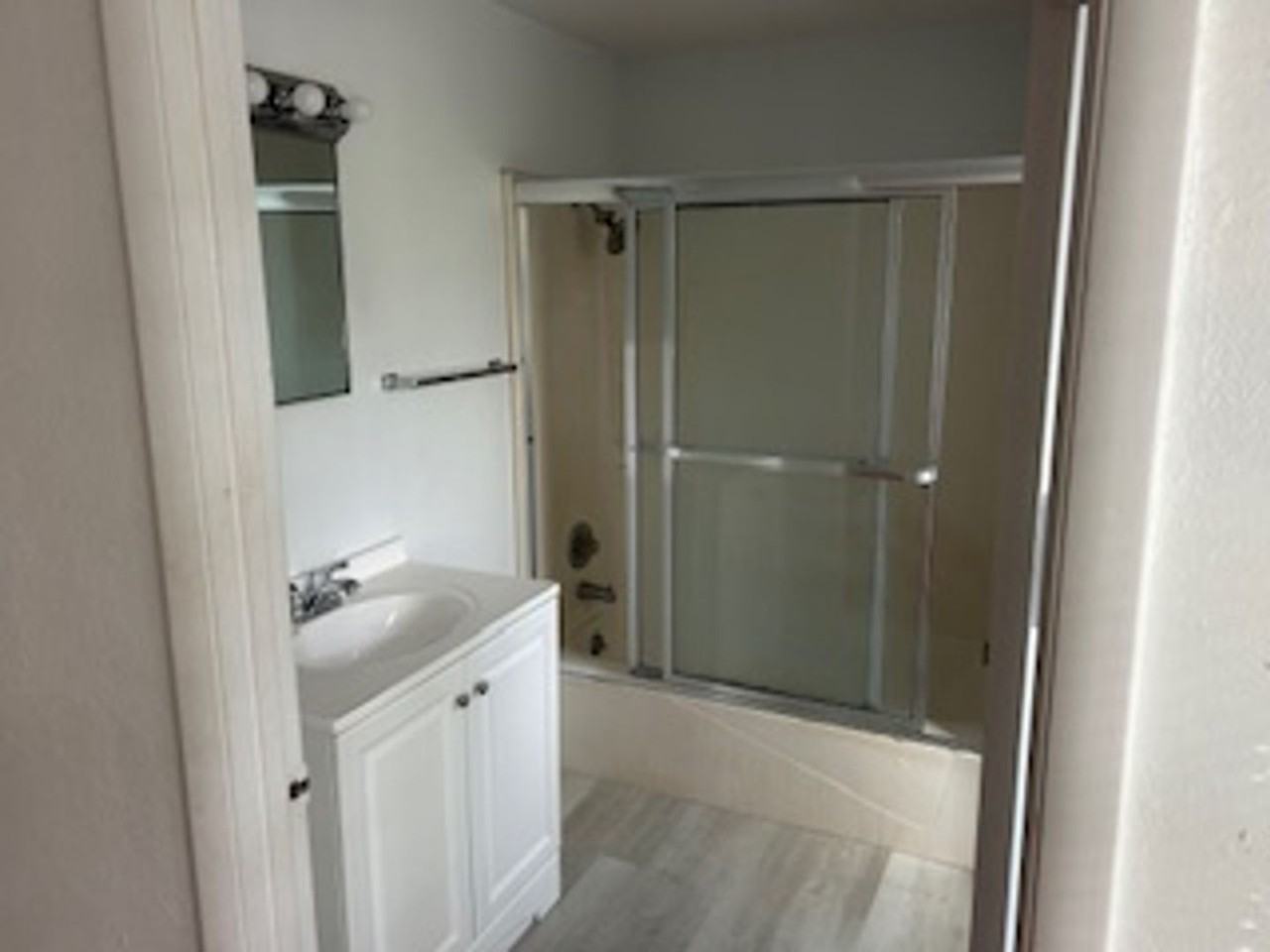 648 E College Ave - Photo 5 of 9