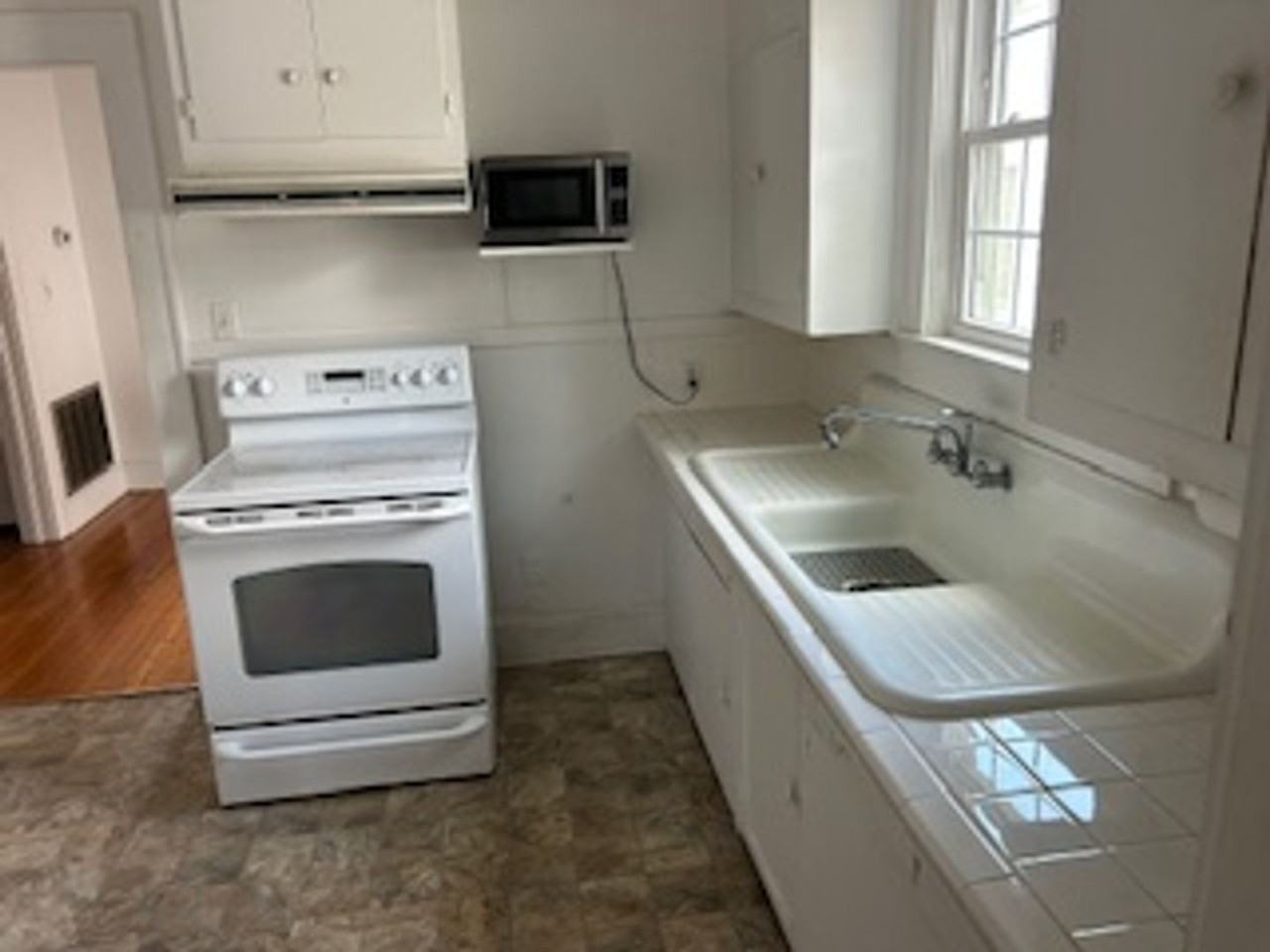 648 E College Ave - Photo 6 of 9