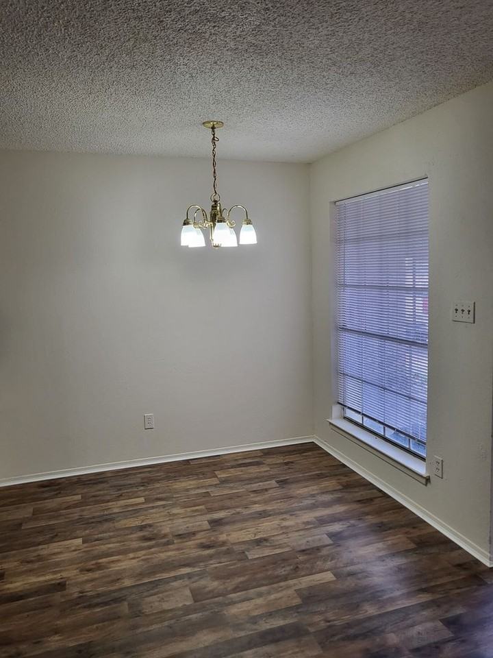 525 Claire Ct - Photo 7 of 17