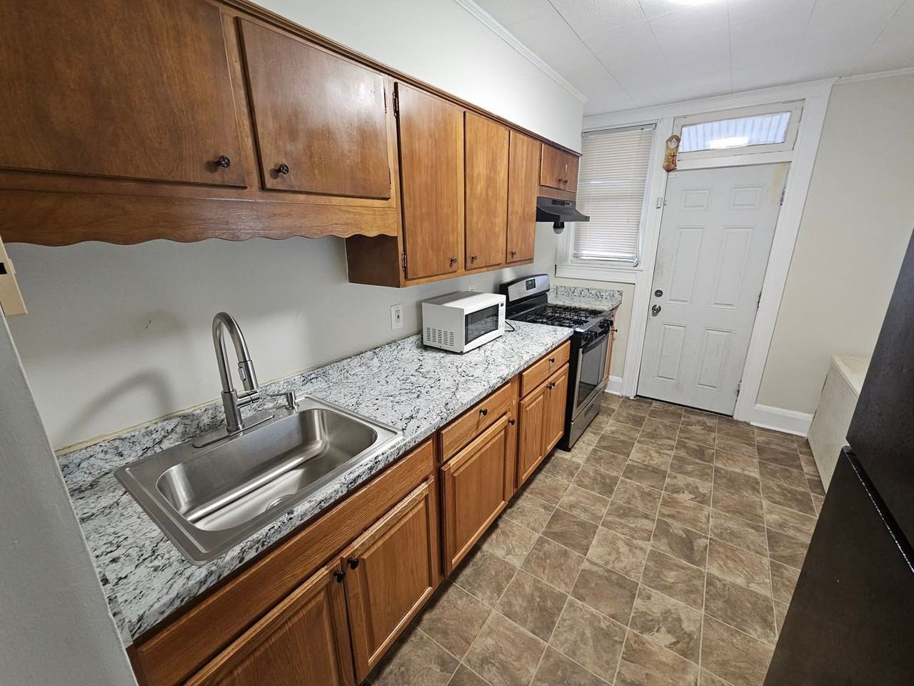 3406 Kenyon Ave - Photo 5 of 15