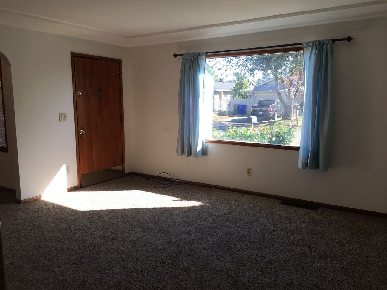 825 Se 141st Ave - Photo 5 of 27