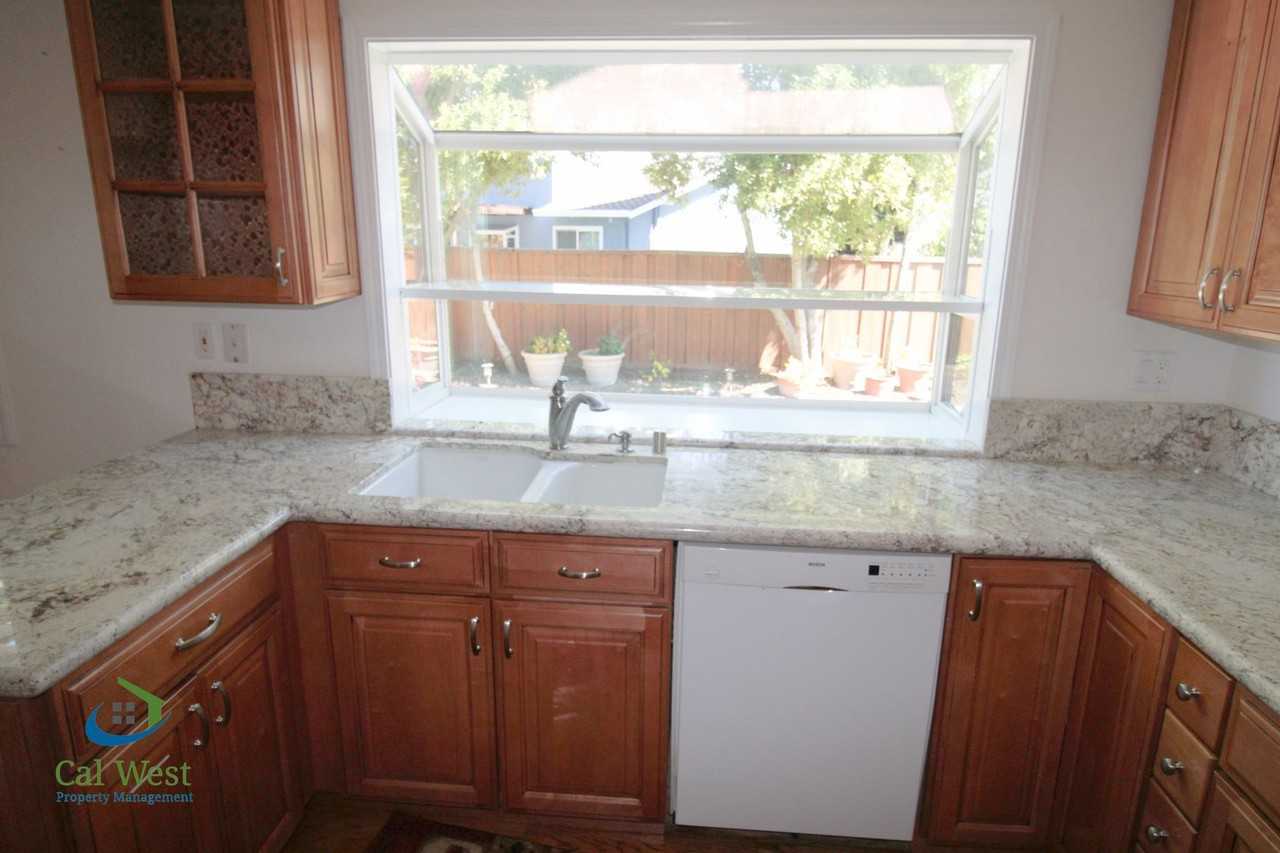 554 Churchill Park Dr - Photo 7 of 20