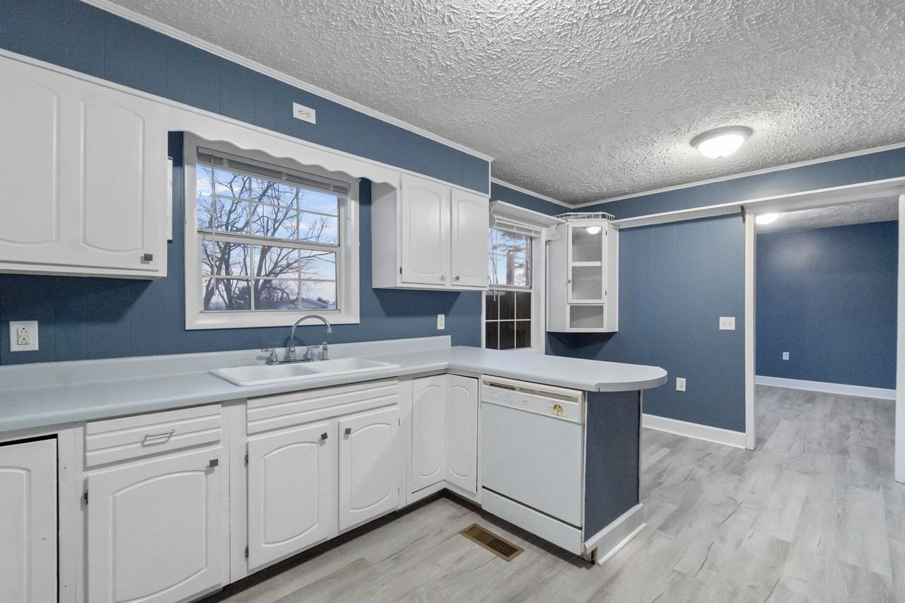 1002 Kiser Blvd - Photo 4 of 44