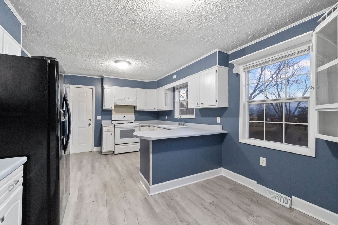 1002 Kiser Blvd - Photo 5 of 44