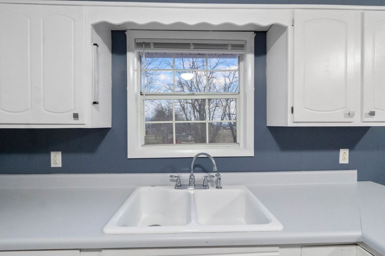 1002 Kiser Blvd - Photo 7 of 44