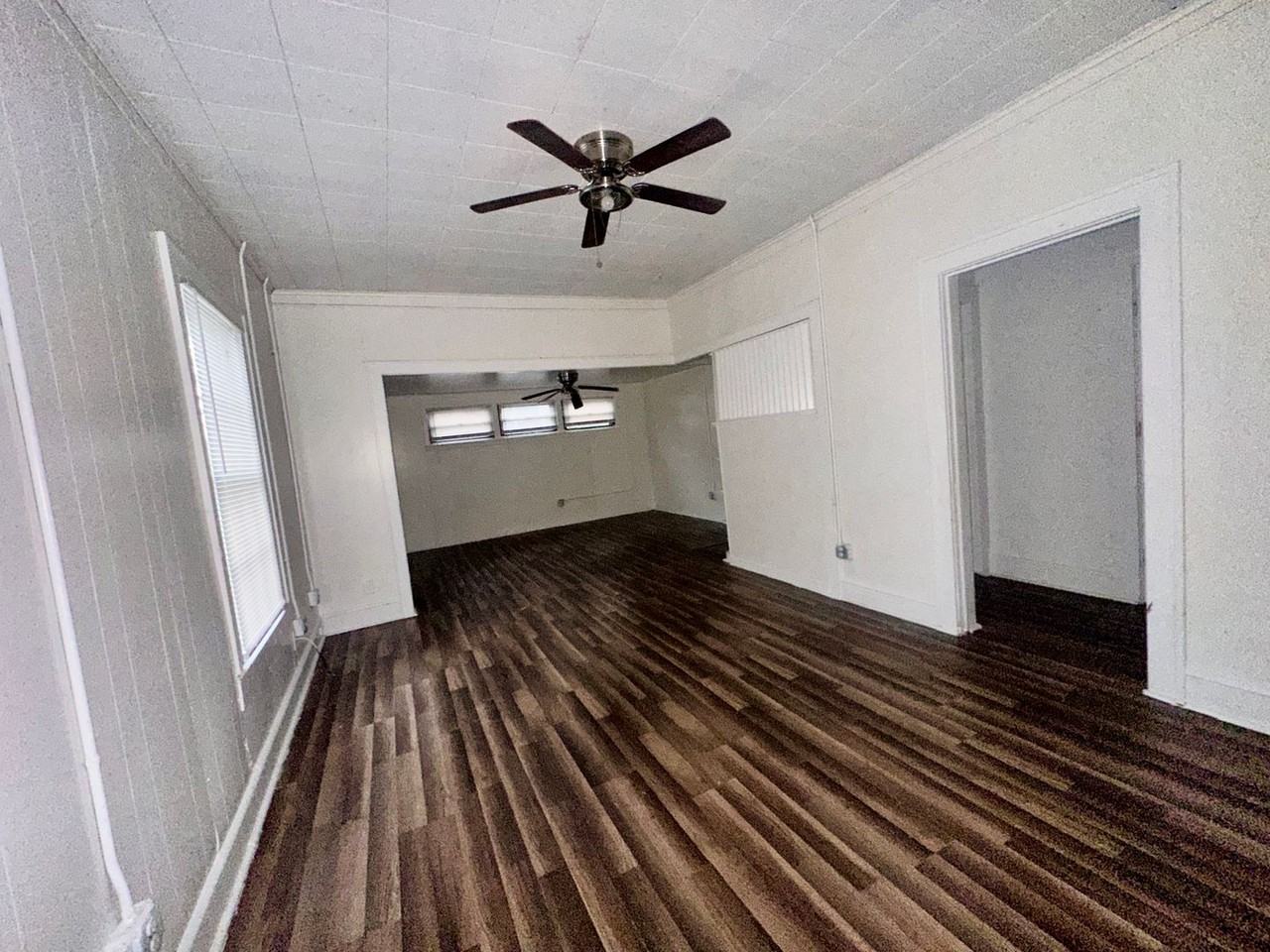 210 N 10th St - Photo 4 of 21