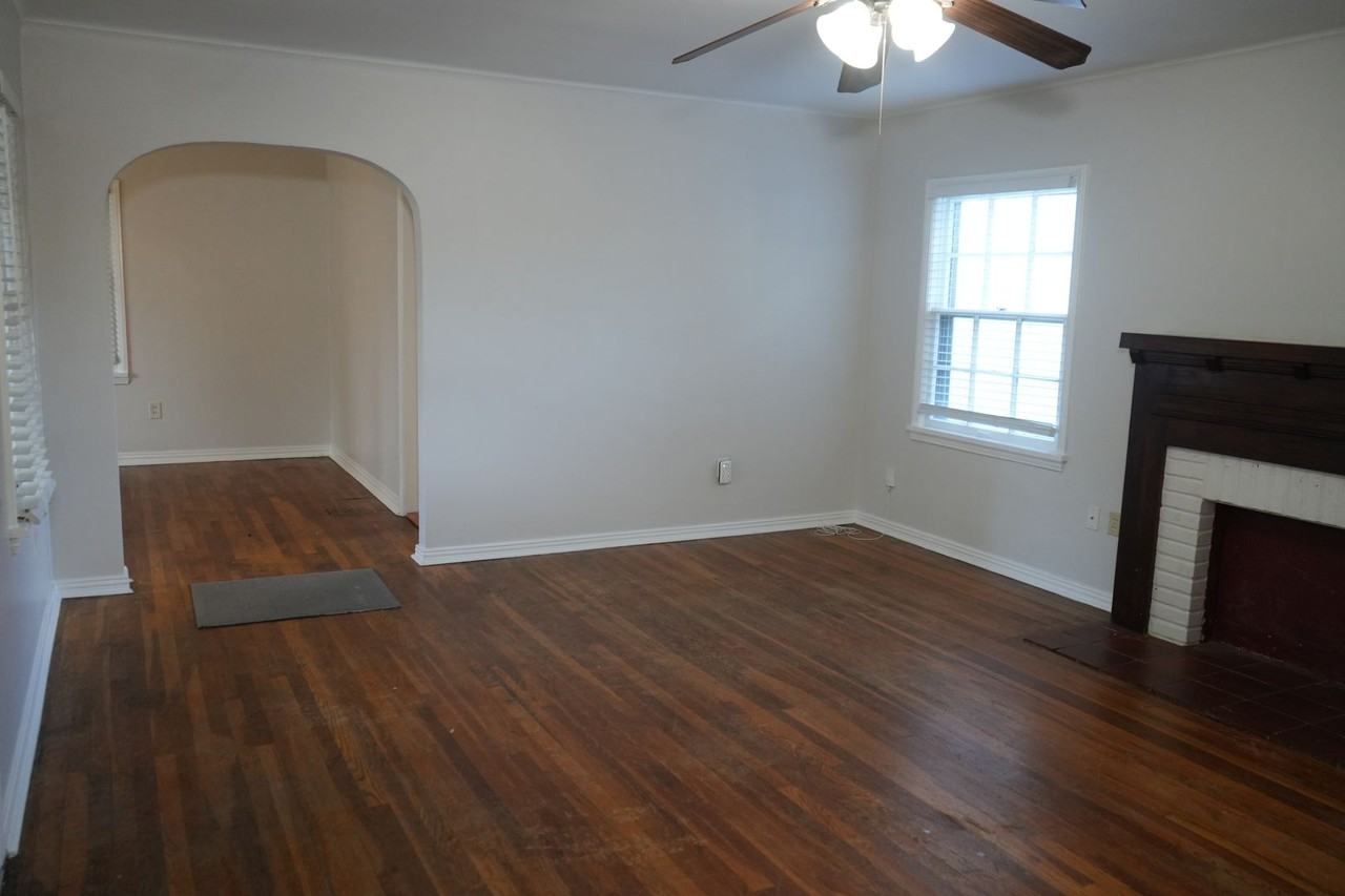 2314 29th St - Photo 3 of 11