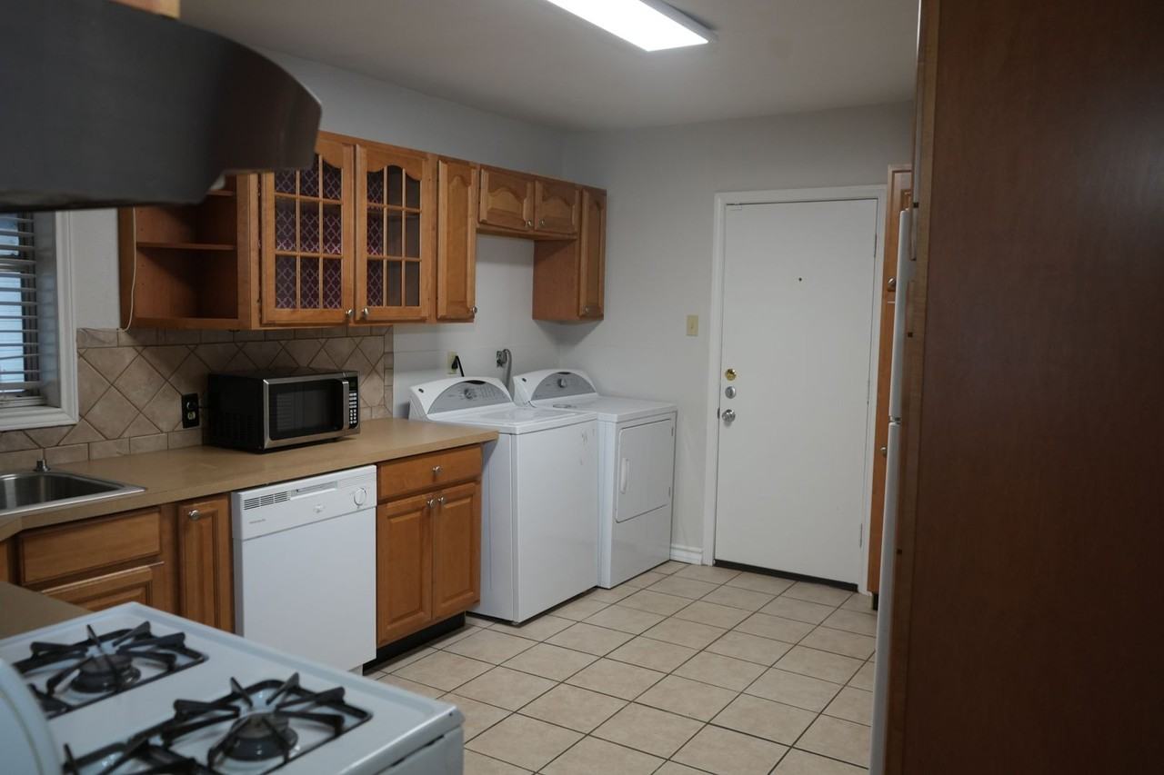 2314 29th St - Photo 4 of 11