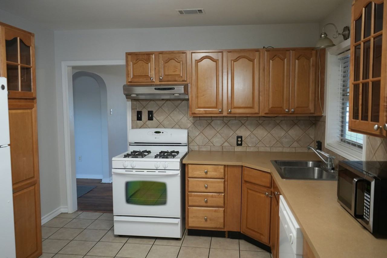 2314 29th St - Photo 5 of 11