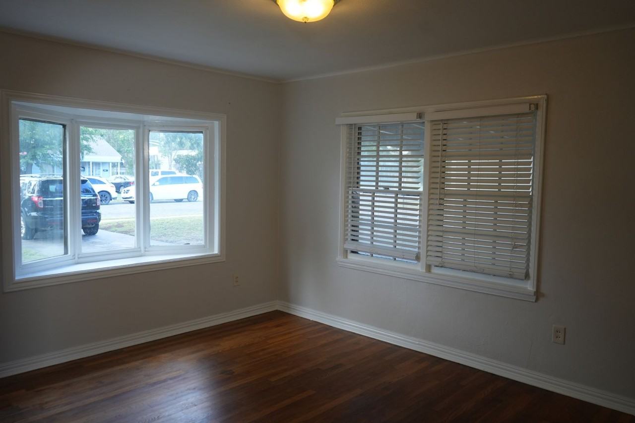 2314 29th St - Photo 6 of 11