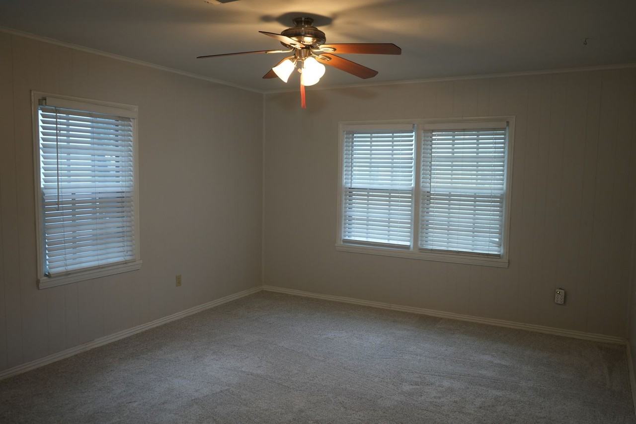 2314 29th St - Photo 7 of 11