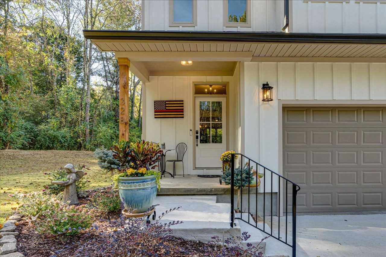 328 Wayne Ave - Photo 2 of 32