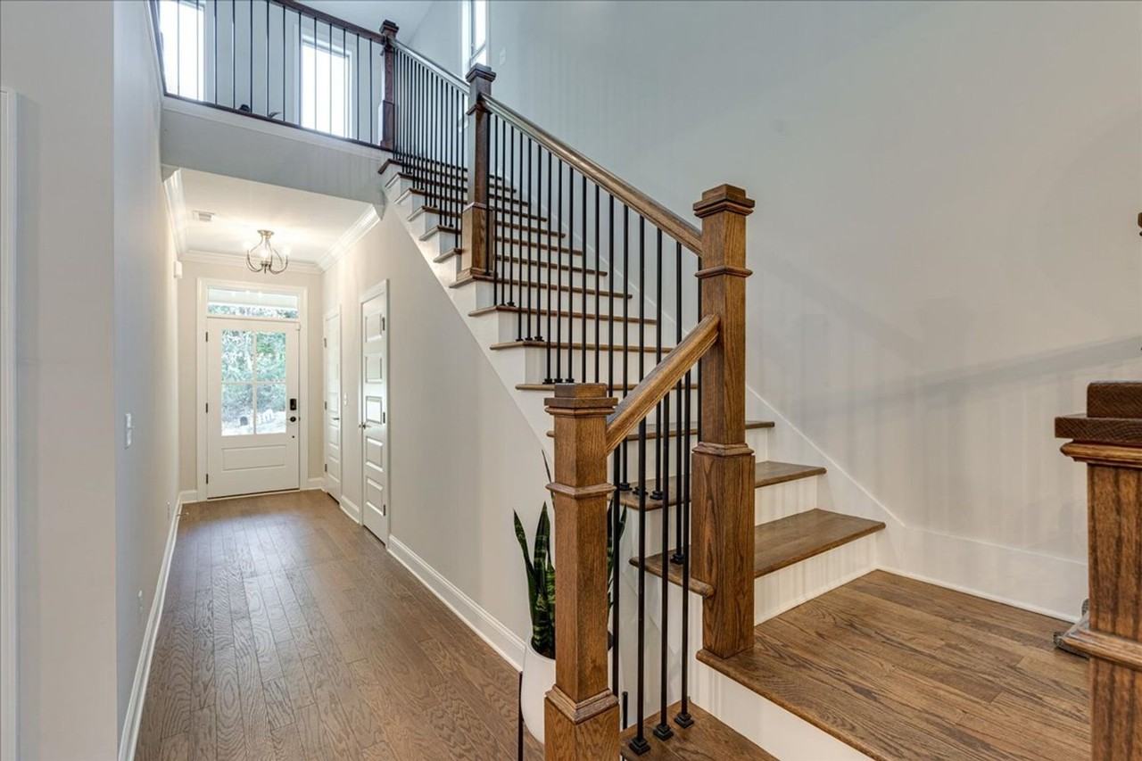 328 Wayne Ave - Photo 3 of 32