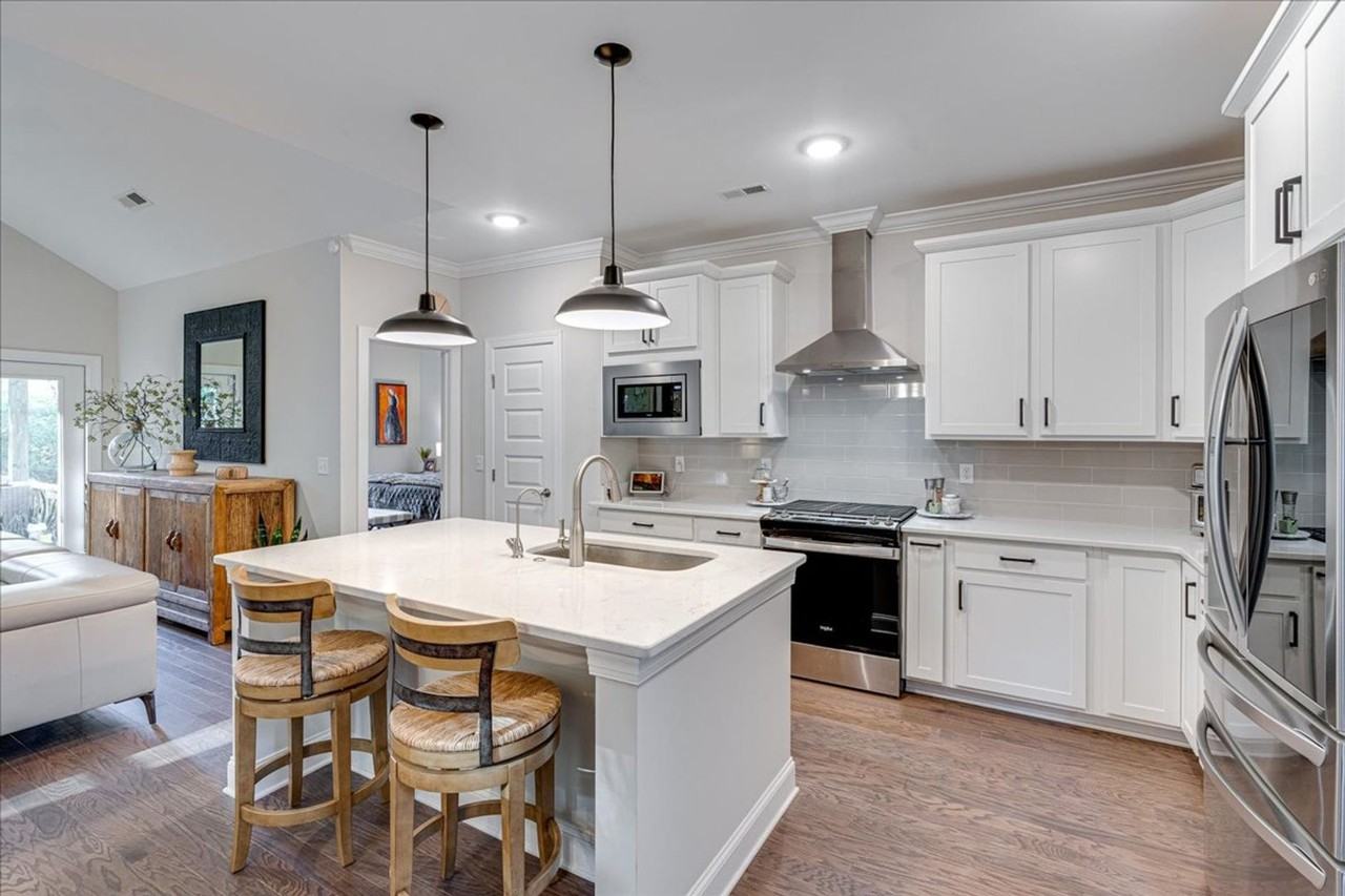 328 Wayne Ave - Photo 5 of 32