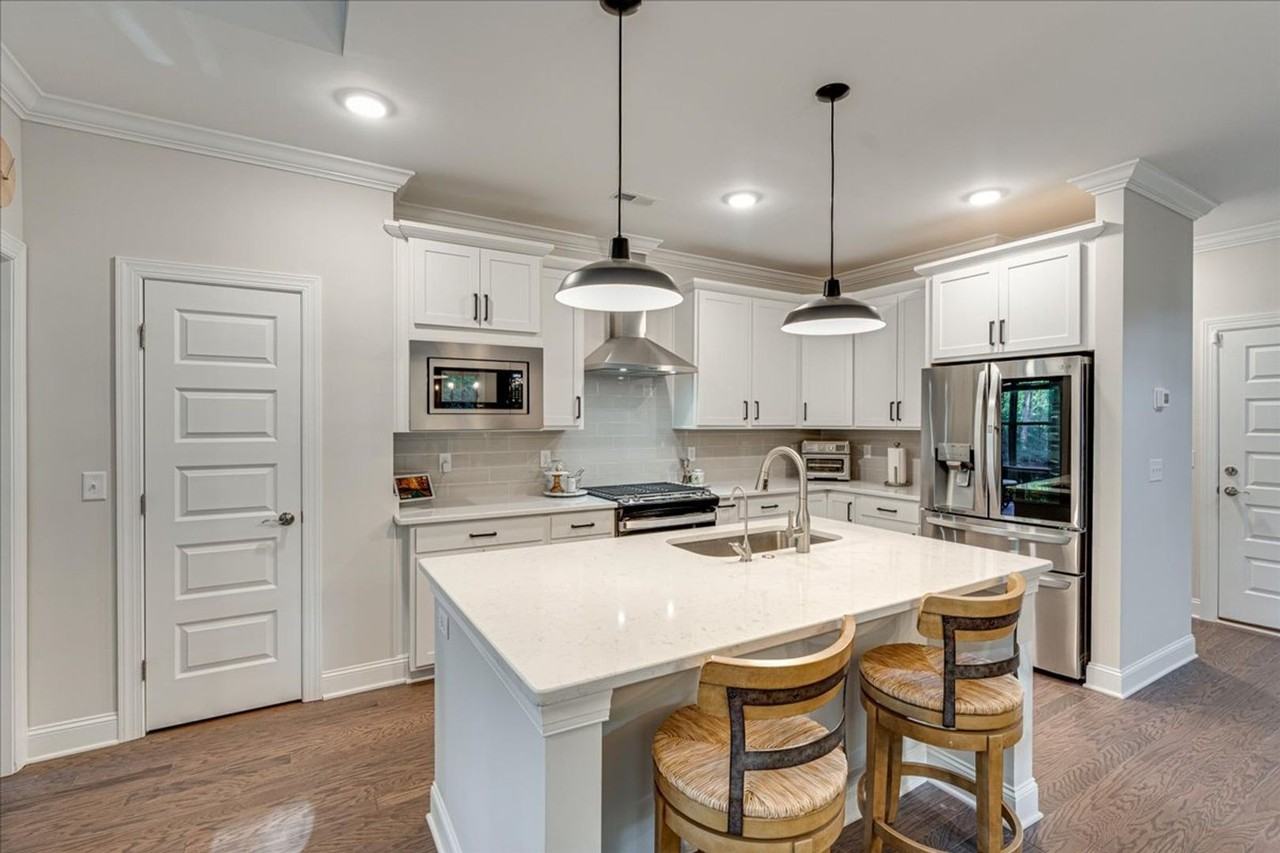 328 Wayne Ave - Photo 6 of 32