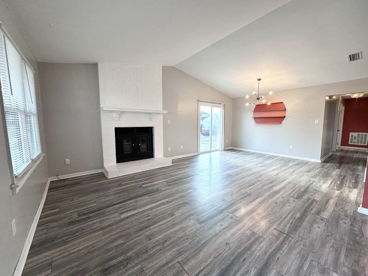 3001 Glastonbury Dr - Photo 3 of 22