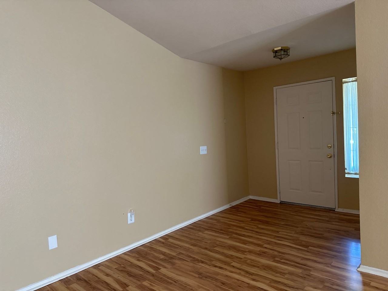 36827 Auburn Ct - Photo 2 of 13