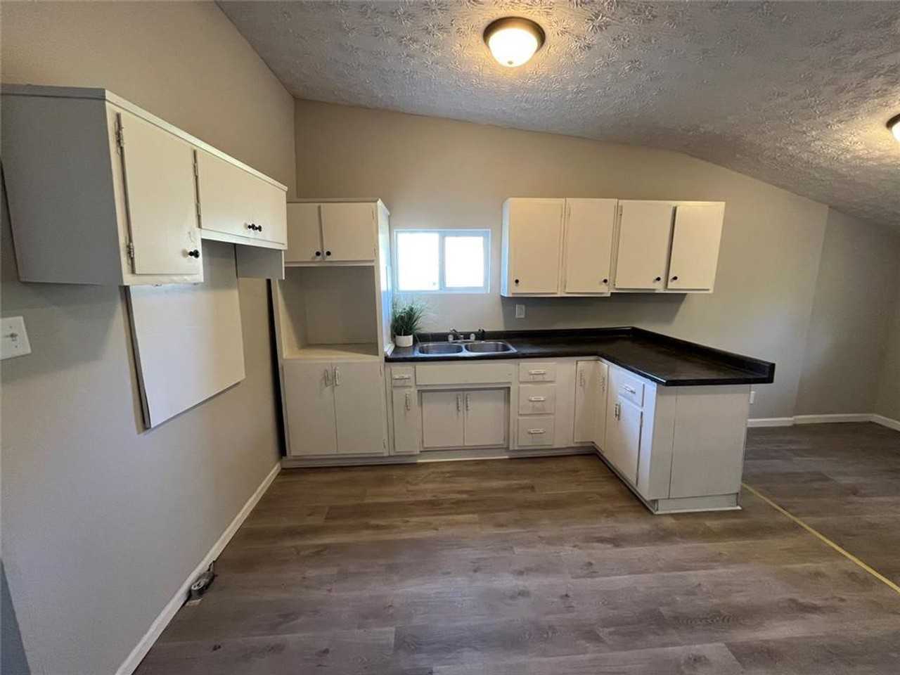 822 N Wolfe St - Photo 4 of 17