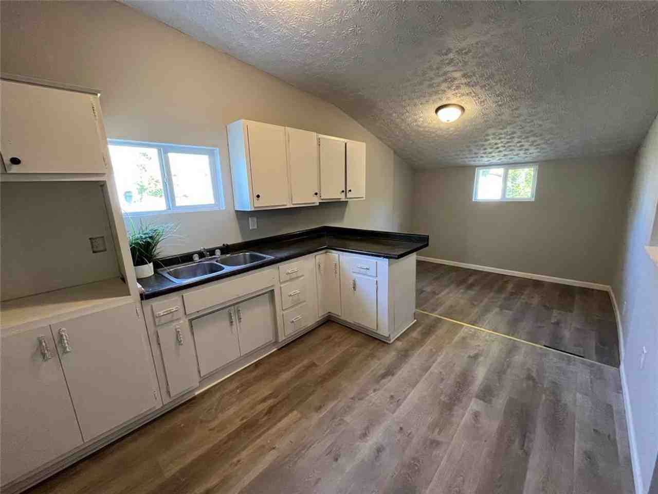 822 N Wolfe St - Photo 5 of 17