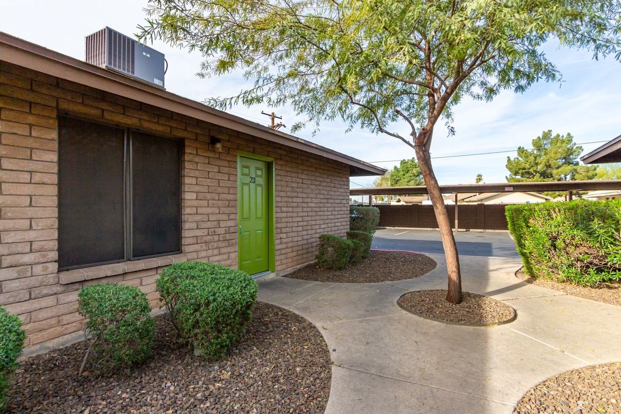 Garden-Style Living in Arcadia Lite | Move-In Specials Available - Photo 3 of 47