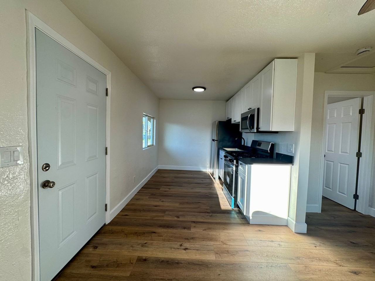 1379 Temple Ave - Photo 4 of 13