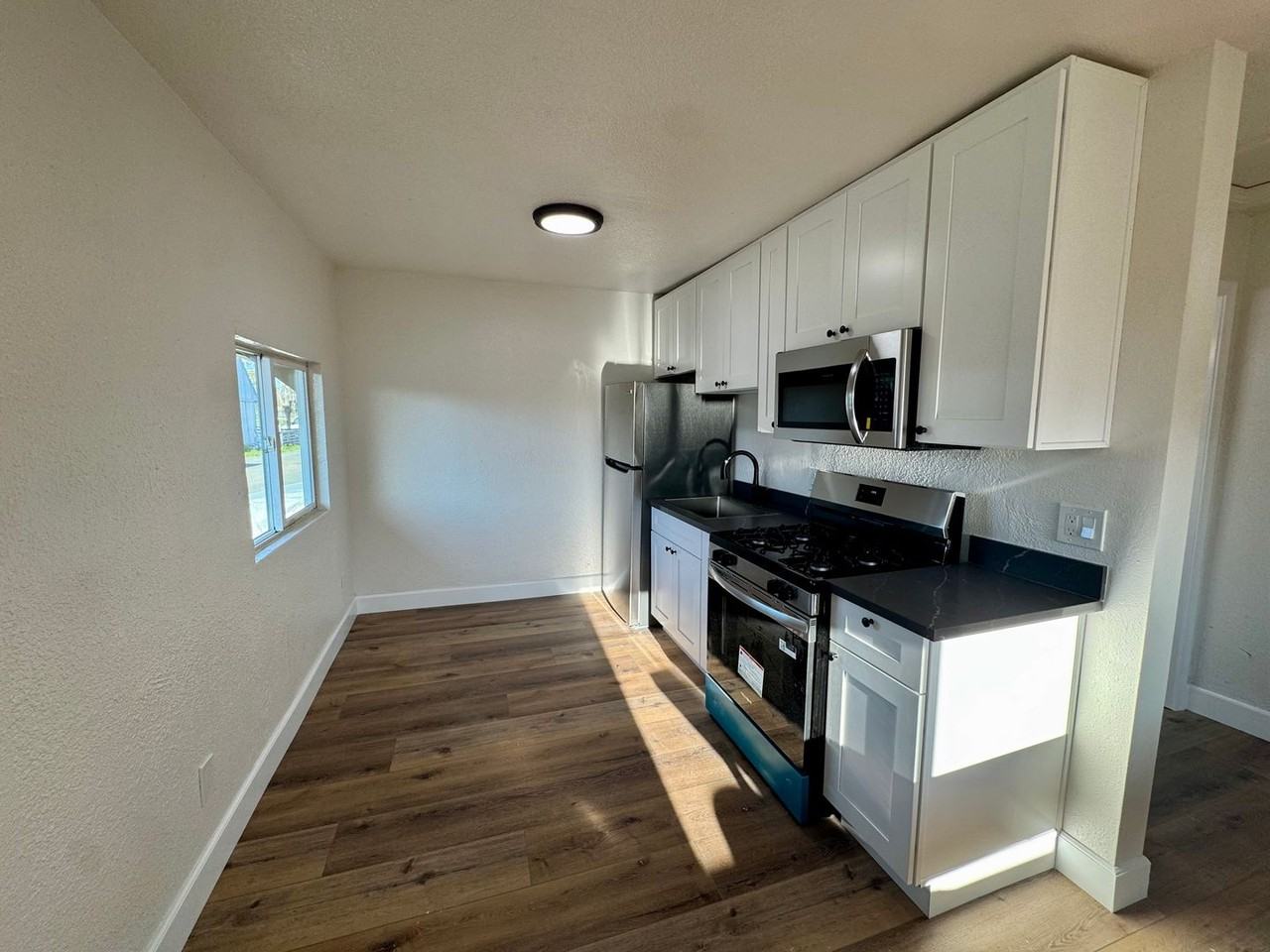 1379 Temple Ave - Photo 5 of 13