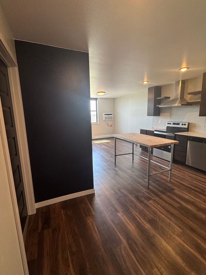 202 E Greenfield Ln #D206 - Photo 2 of 12