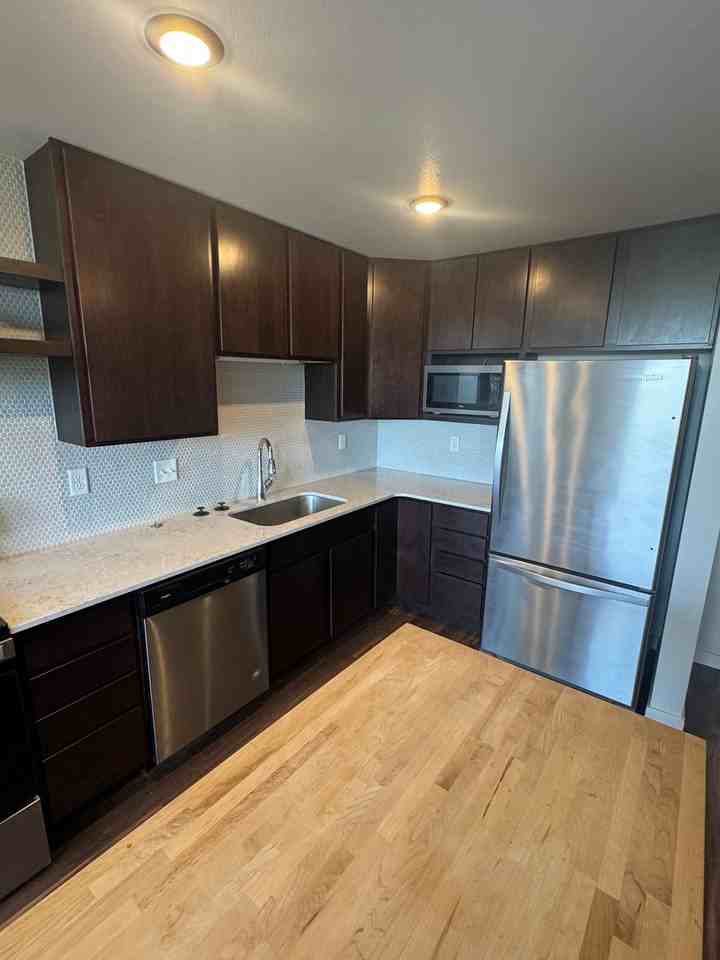 202 E Greenfield Ln #D206 - Photo 4 of 12