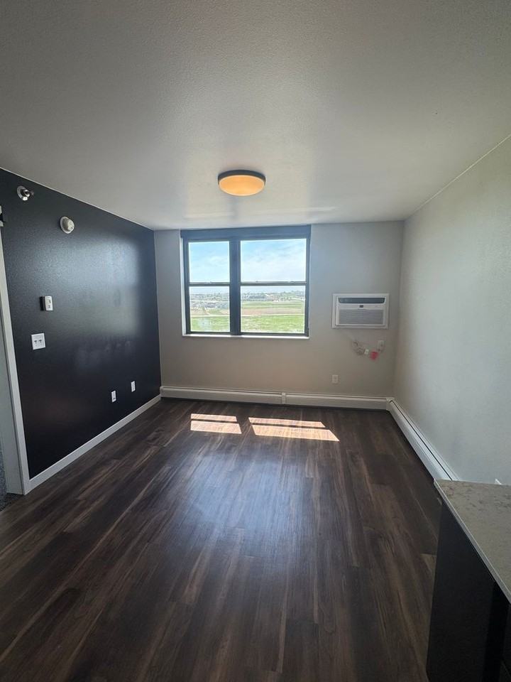 202 E Greenfield Ln #D206 - Photo 6 of 12