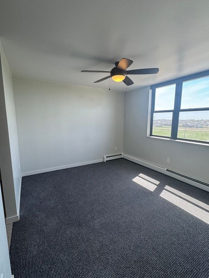 202 E Greenfield Ln #D206 - Photo 7 of 12