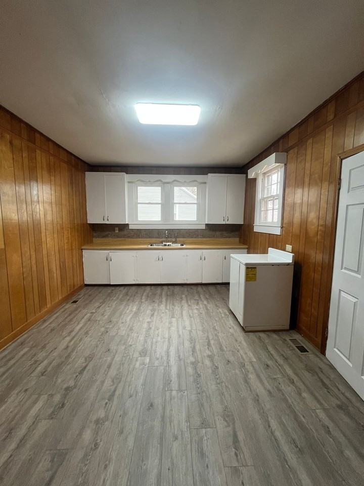 531 Green St - Photo 4 of 11