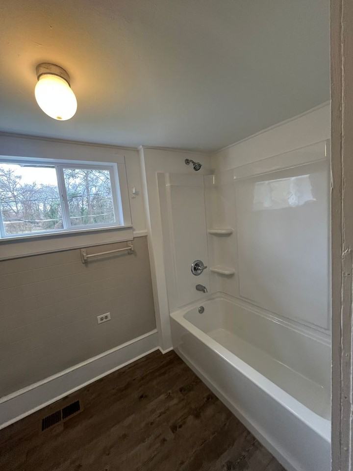 531 Green St - Photo 5 of 11