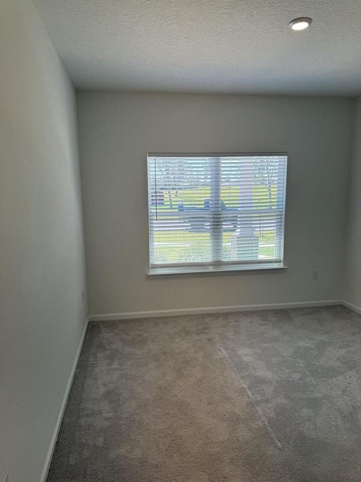 4062 Blue Hillside Ln - Photo 5 of 30