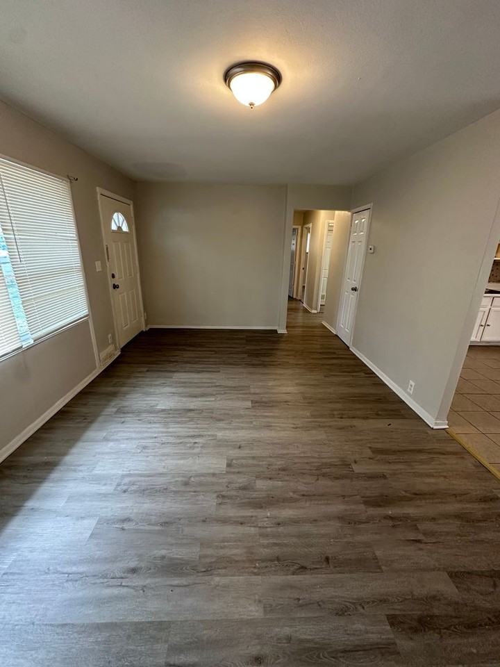 11302 Corrington Ave - Photo 2 of 12