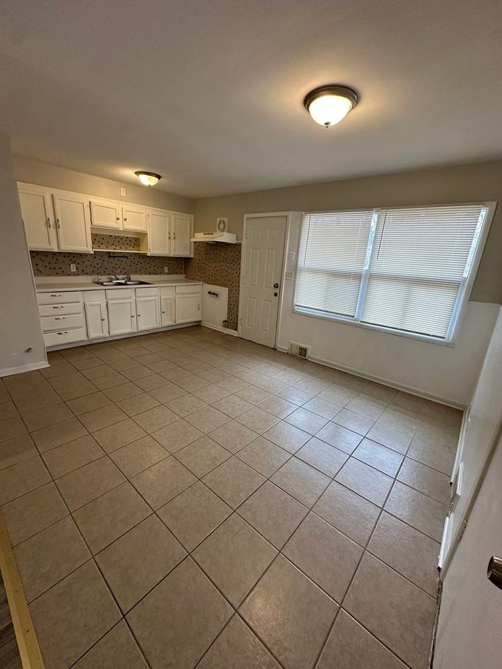 11302 Corrington Ave - Photo 3 of 12