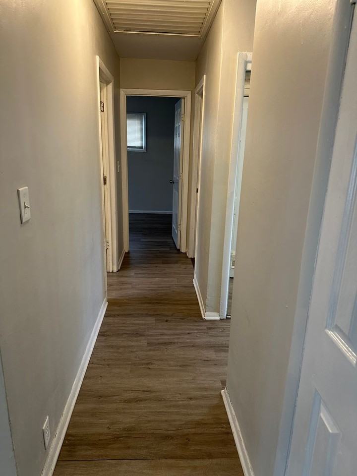 11302 Corrington Ave - Photo 7 of 12