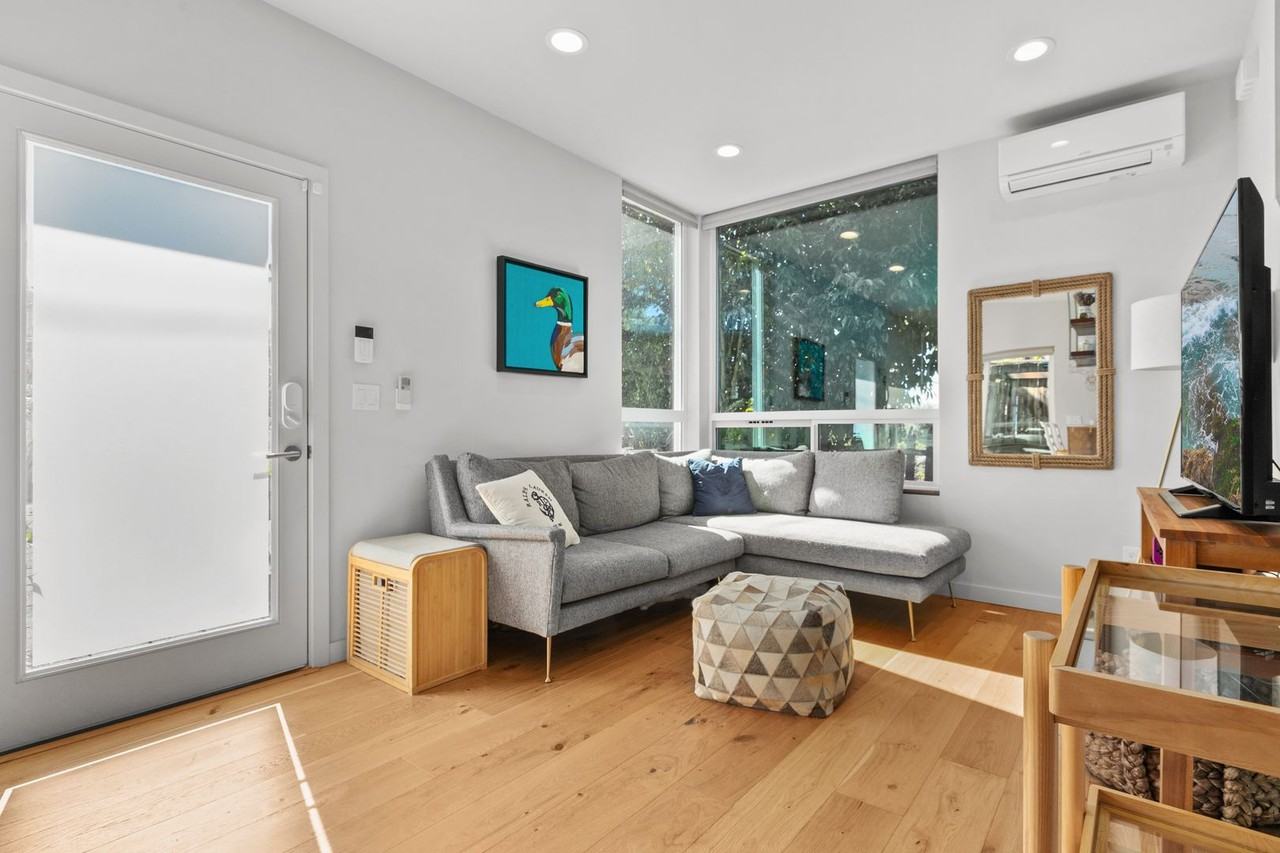 3837 Linden Ave N #B - Photo 7 of 30