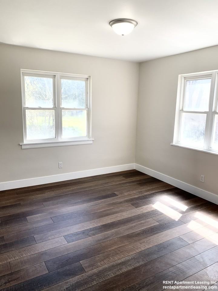 W Berwyn Ave #1 - Photo 5 of 9