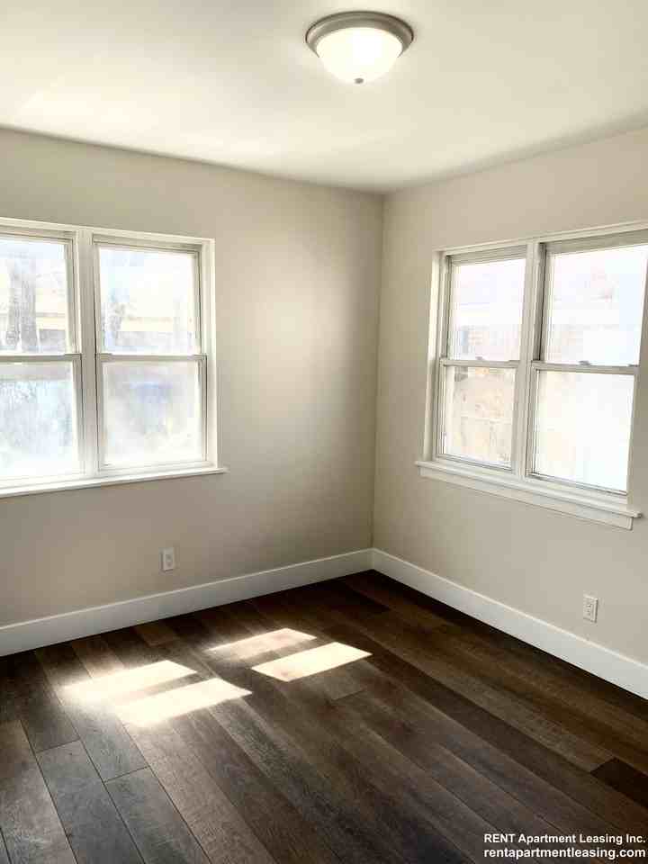 W Berwyn Ave #1 - Photo 7 of 9