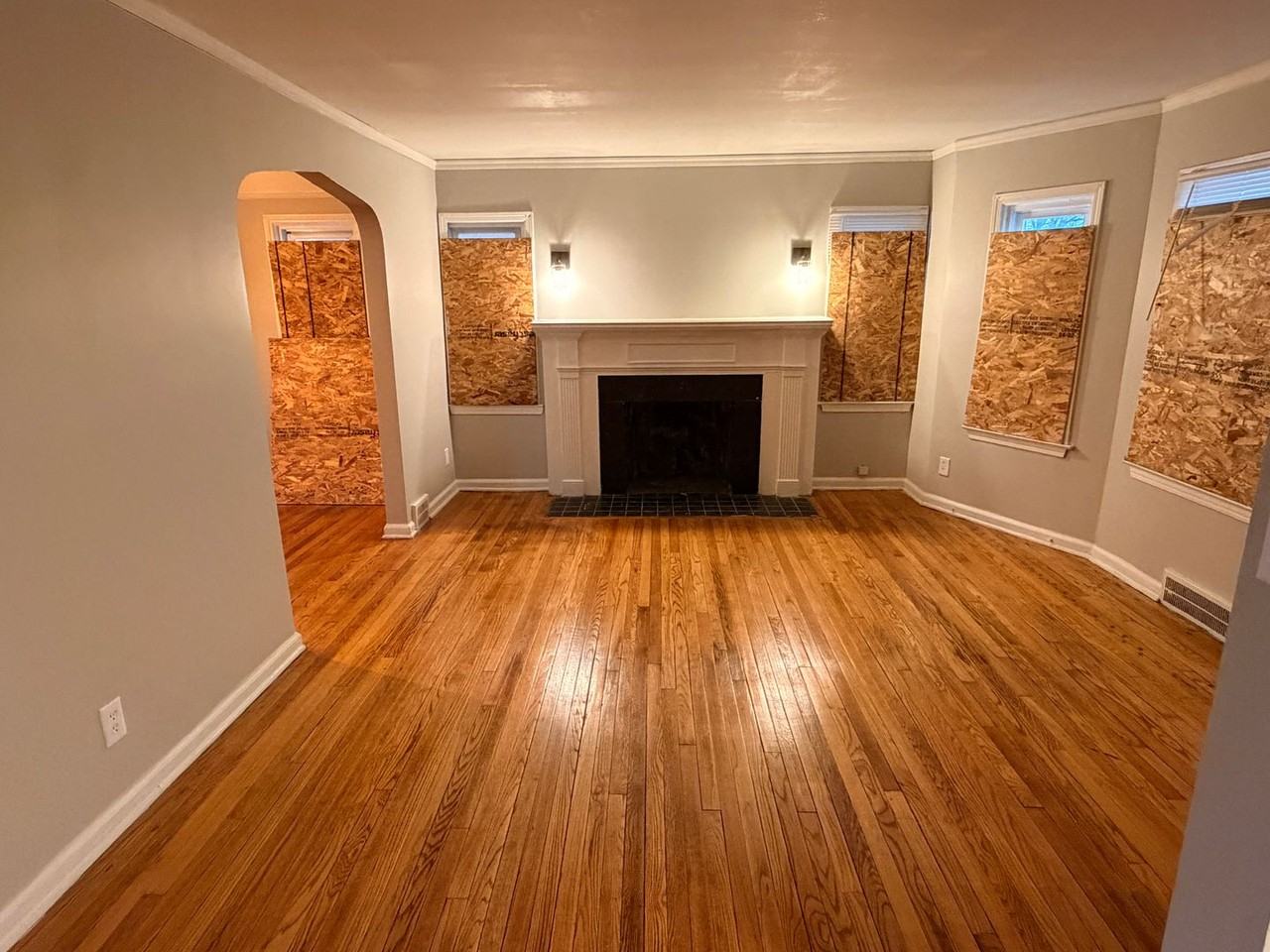 16529 Pinehurst St - Photo 3 of 10