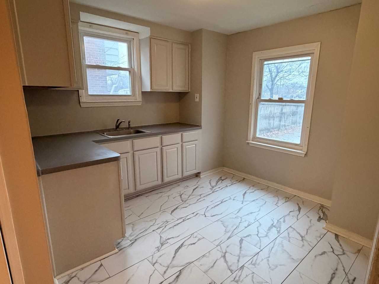 16529 Pinehurst St - Photo 7 of 10