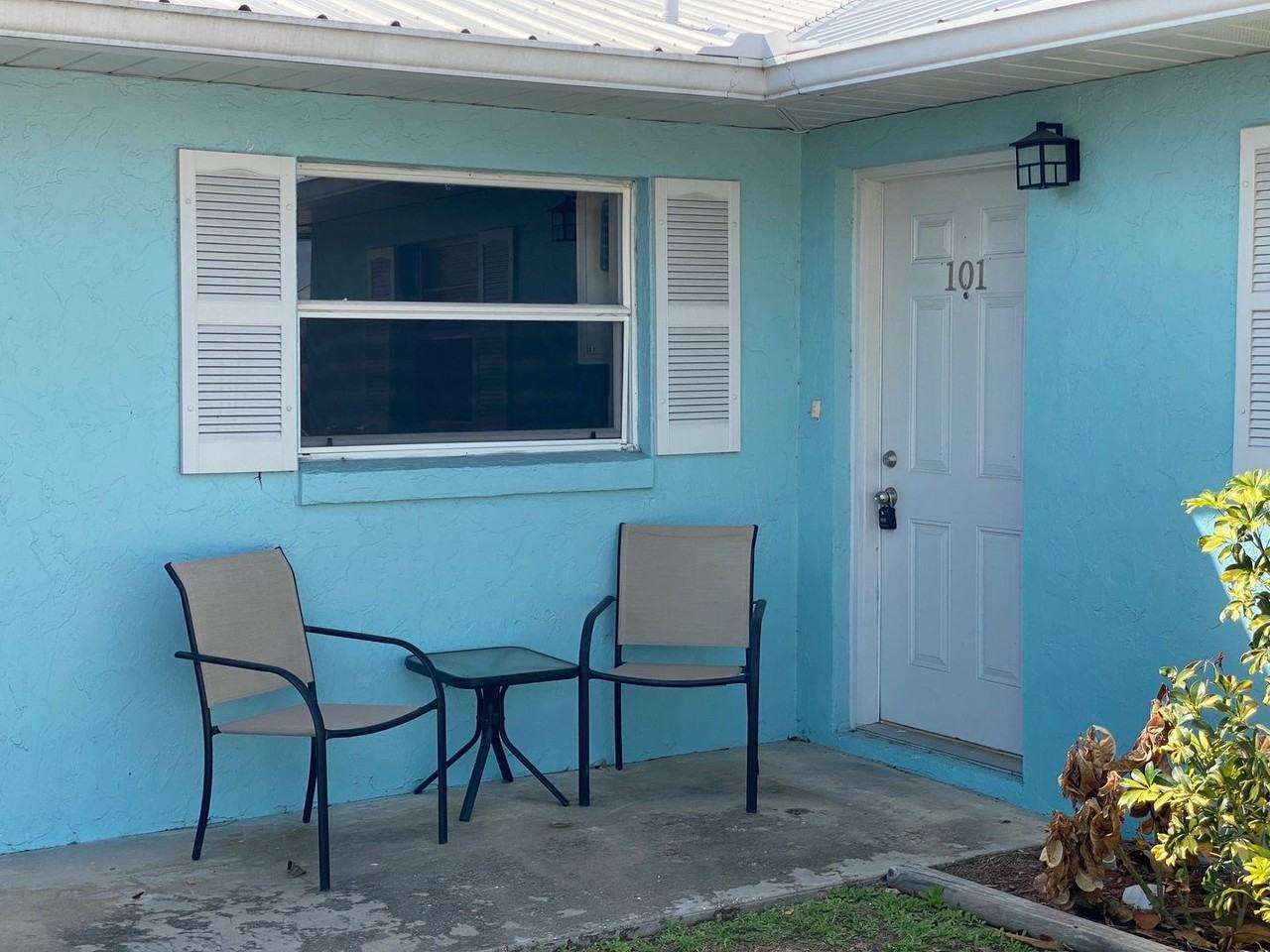 911 907, 909, & 911 Locke Street ##909 - Photo 2 of 16