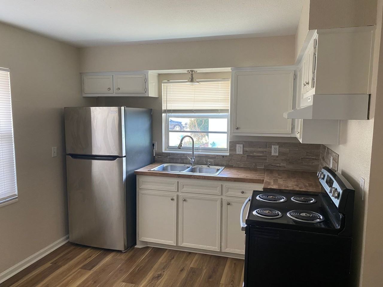 911 907, 909, & 911 Locke Street ##909 - Photo 3 of 16