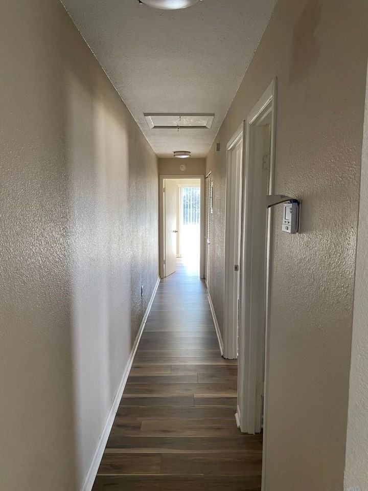 911 907, 909, & 911 Locke Street ##909 - Photo 7 of 16