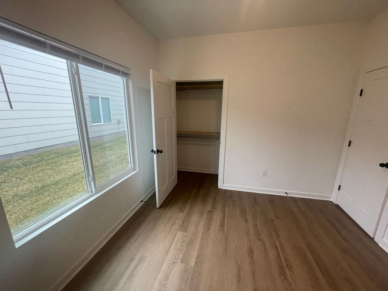 E 11th St N - Photo 3 of 21