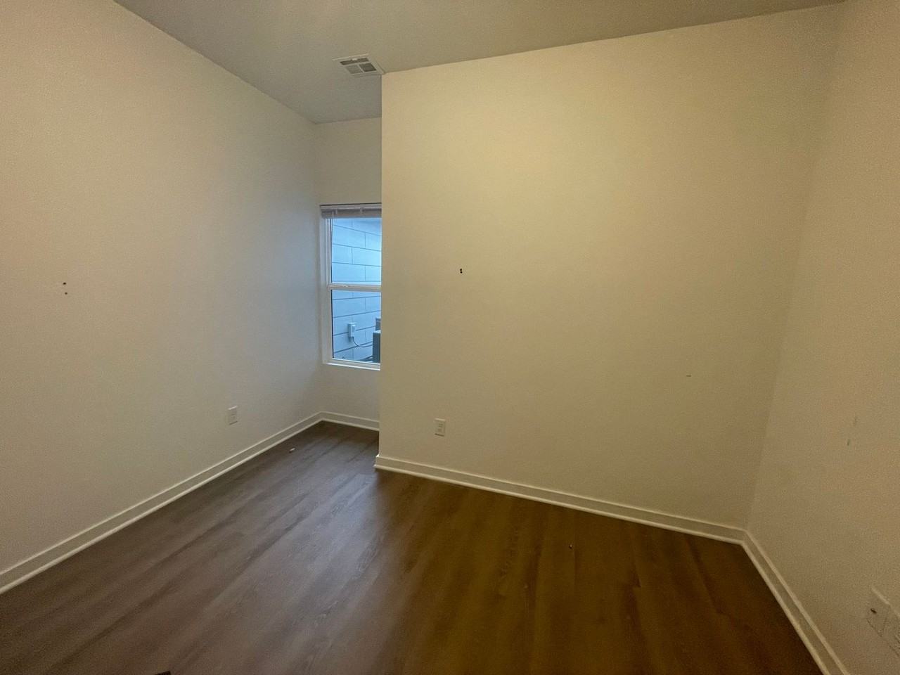 E 11th St N - Photo 4 of 21