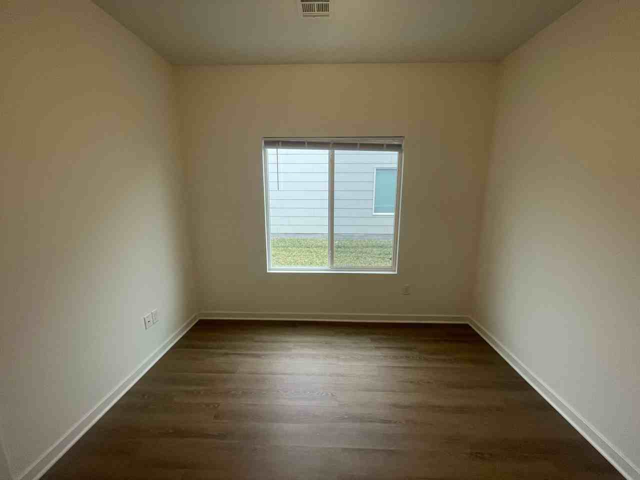 E 11th St N - Photo 7 of 21