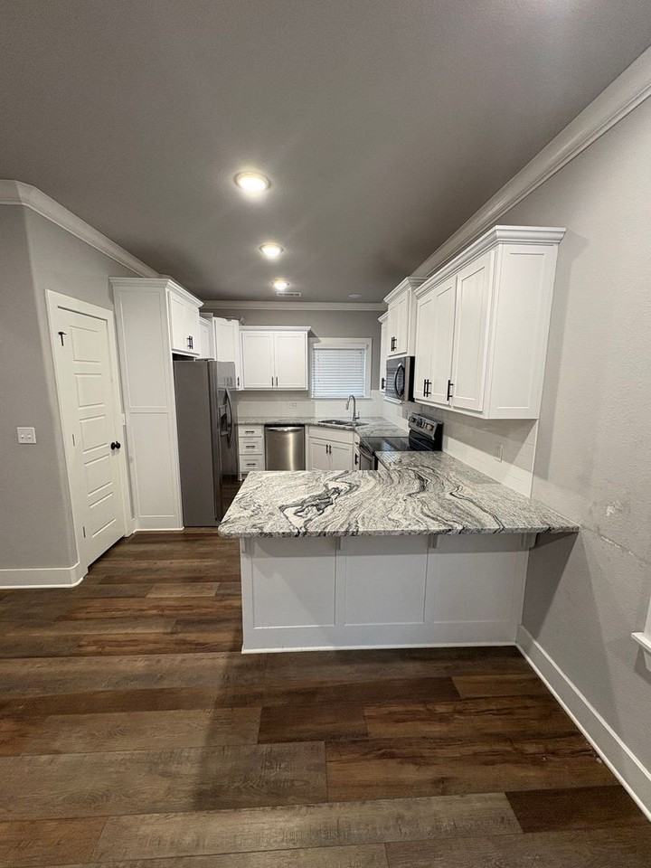 3211 Sw Warberry Ave - Photo 2 of 17