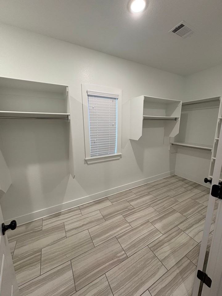 3211 Sw Warberry Ave - Photo 4 of 17